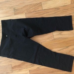 Lululemon Cropped Wunder Under size 8